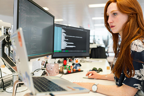 Software developer works on software for Industry 4.0, IIoT, digitalized business processes and individual software solutions
